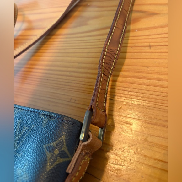 Louis Vuitton Trotteur Crossbody - Picture 7 of 11